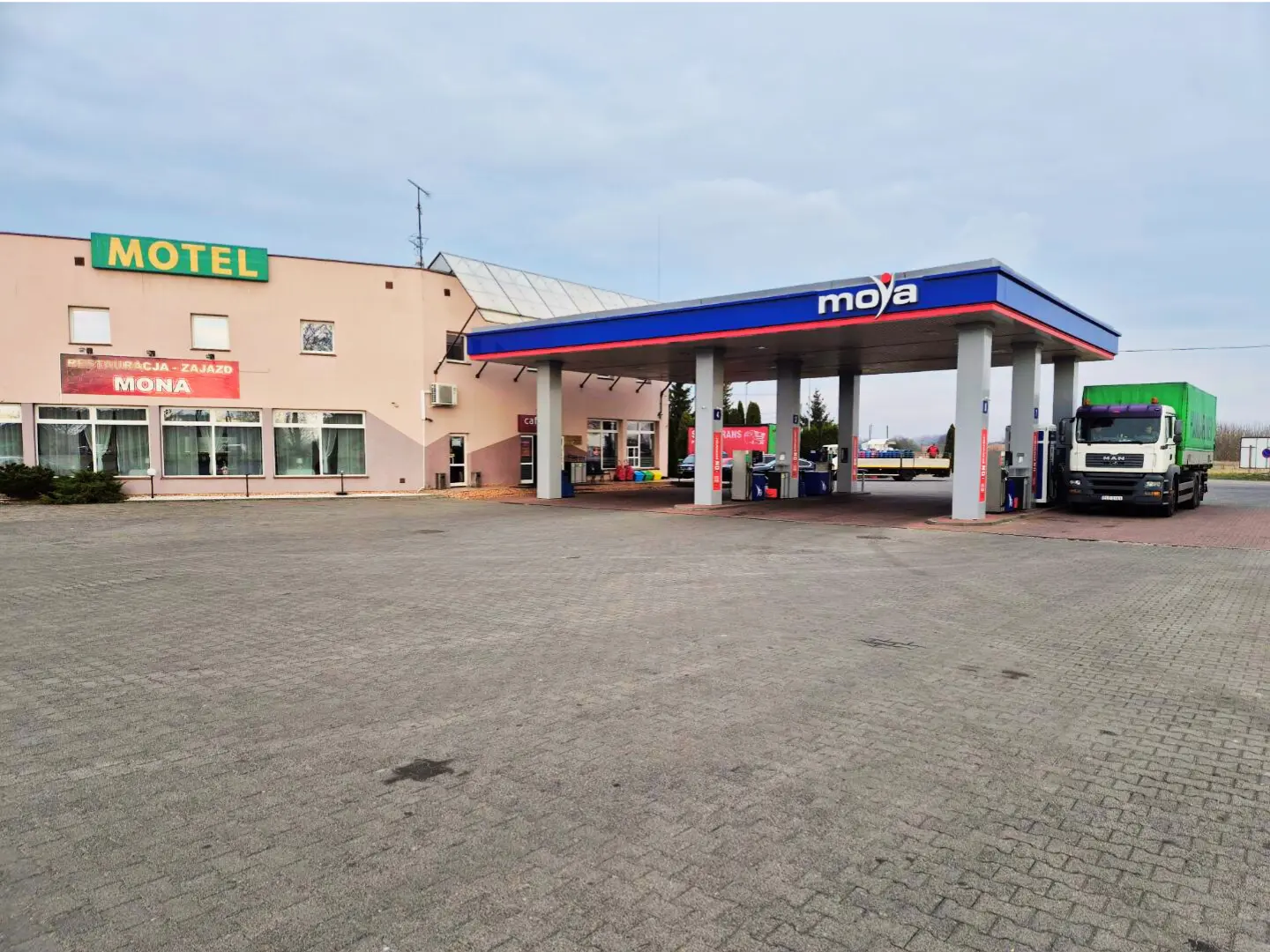 stacja benzynowa borki