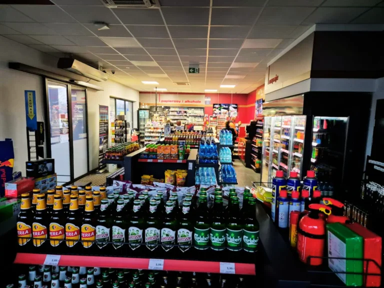 stacja paliw dorgas lutomierska wnetrze