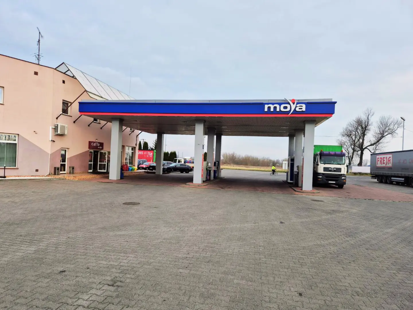 stacja paliw moja borki